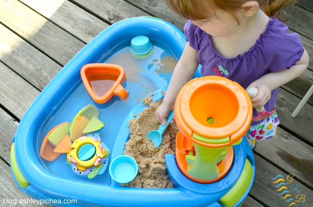 5 summer sensory activities for children - water and sand table