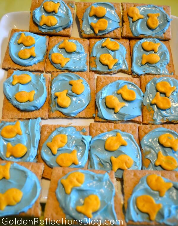 Cream Cheese Graham Cracker Snack - Fish themed birthday party - Growing  Hands-On Kids